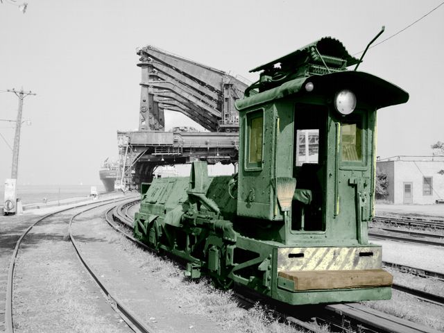 Locomotive used to move cars at Hulett unloader
