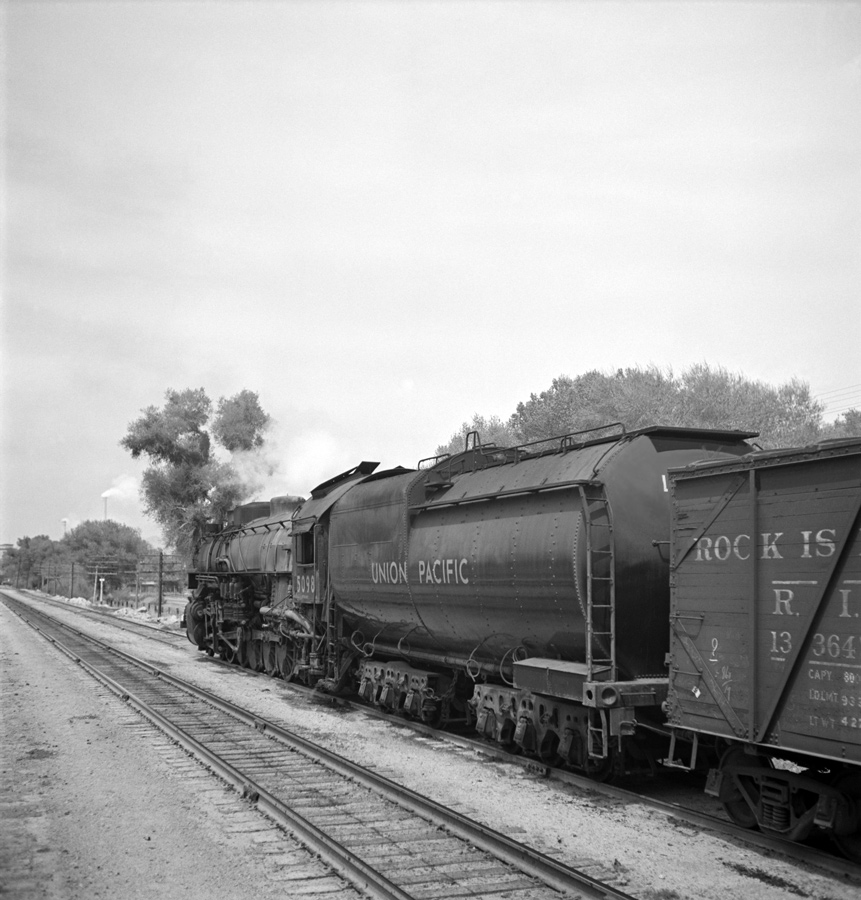 Passing a UP Train on the Santa Fe