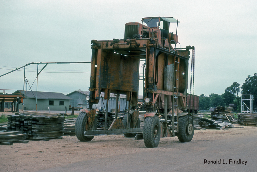 SLCo Lumber Straddle Carrier